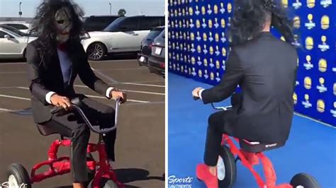 Steph Curry Arrives To A Game In Saw Costume Youtube