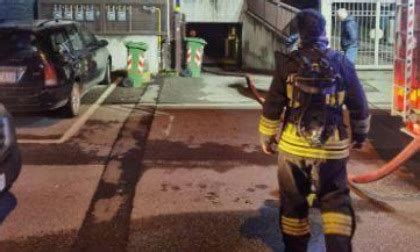 Incendio In Un Box Alcune Famiglie Evacuate A Mezzago Prima Monza