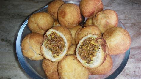 Kachori Recipe - Crispy Dal Bhari khasta Kachori - Urad Dal Kachori ...