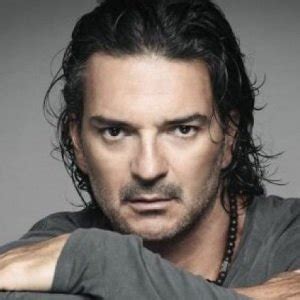 Ricardo Arjona Biography, Age, Height, Weight, Family, Wiki & More