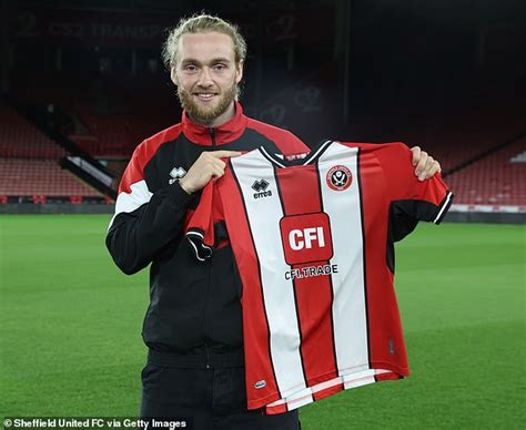 Sheffield United Complete Signing Of Former Everton Midfielder Tom