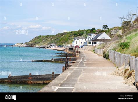 Totland Bay Hi Res Stock Photography And Images Alamy