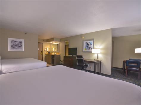 Hotel in Fayetteville, AR | Holiday Inn Express & Suites Fayetteville ...