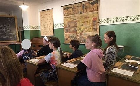 Grundschule Historische Schulstunde In Eilenburg Klasse