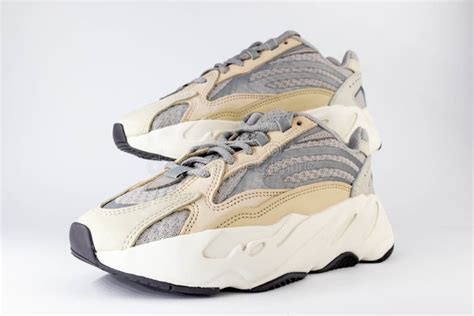 Adidas Yeezy Boost 700 V2 Crema Zapatillas De Colección Limitada Con