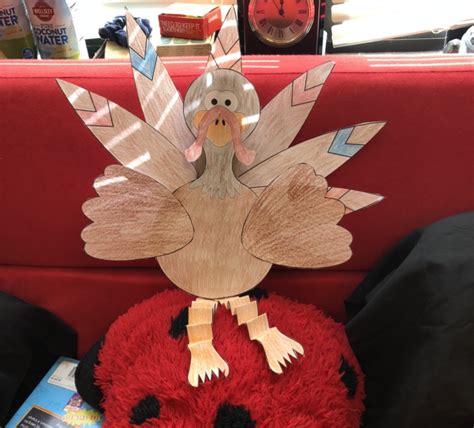 Thanksgiving Turkey Centerpiece - The Learning Ladybug