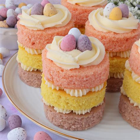 Mini Easter Cakes The Baking Explorer