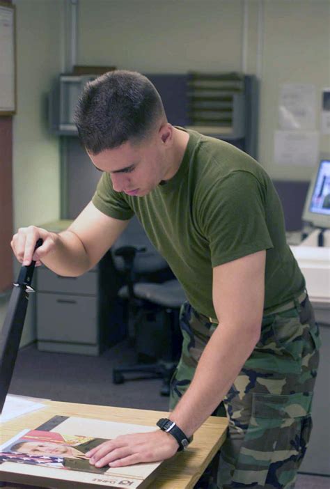 Us Marine Corps Usmc Lance Corporal Lcpl Dan Fosos Base Photographer 1st Marine Division