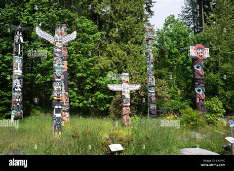 Totempfahl In Kanada Stockfotos Und Bilder Kaufen Alamy