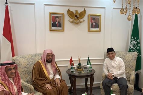 Imam Masjid Nabawi Kunjungi Kantor Pbnu Disambut Gus Yahya