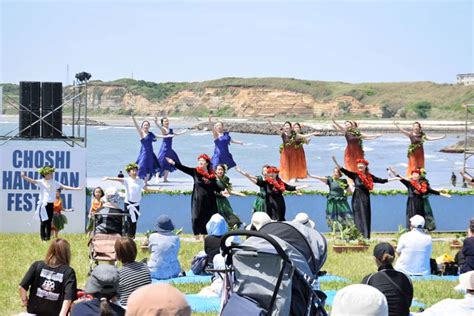 銚子でハワイアンフェス 屏風ケ浦を背に南国ダンス 12日も開催 千葉日報オンライン