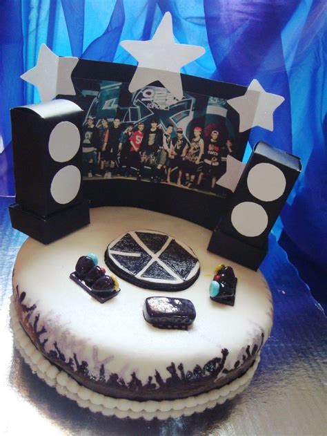 Pastel temático del grupo coreano Exo decoración con fondant y