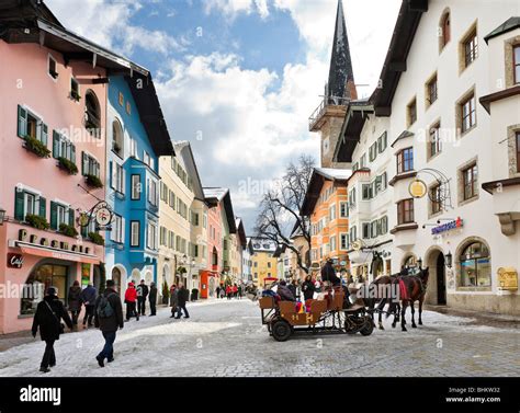 Kitzbuhel Town - Glockenspiel Kitzbuhel Tourismus / Kitzbühel is a ...