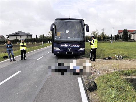 Rowerzysta zginął pod kołami autobusu