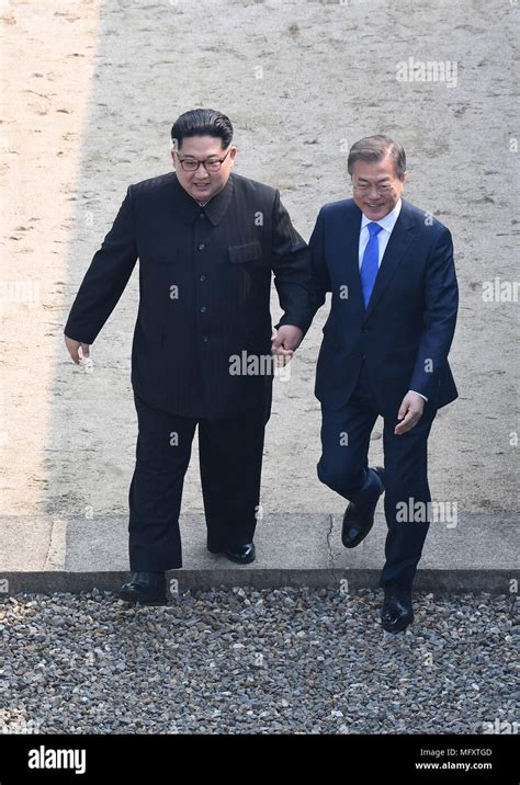 Panmunjom South Korea 27th April 2018 Moon Jae In And Kim Jong Un