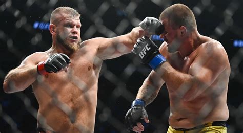 UFC Marcin Tybura wrócił na zwycięski szlak Polak pokonał Taia