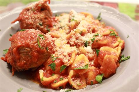 Orecchiette Con Rag Di Braciole La Puglia In Tavola Piovono Ricette