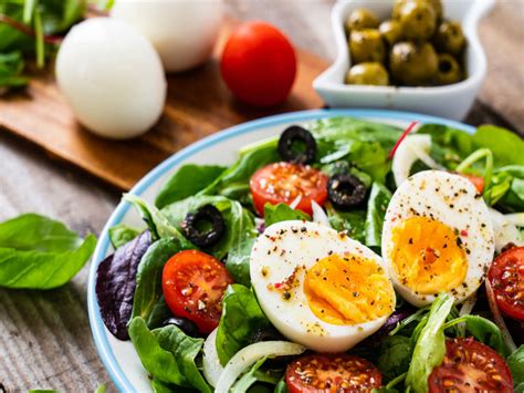 Ensalada Con Huevo Duro Y Lechuga