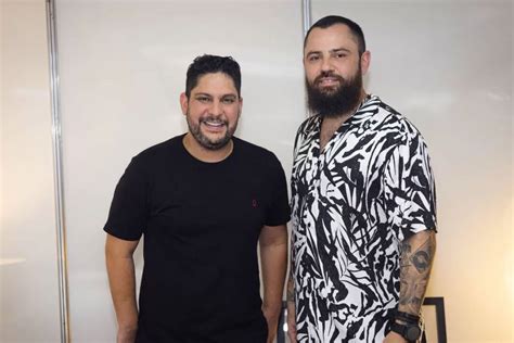 Jorge e Mateus recebem certificado por 1 bilhão de plays no álbum Tudo