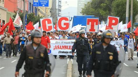 Miles De Peruanos Marchan Para Rechazar La Corrupci N En El Poder Judicial