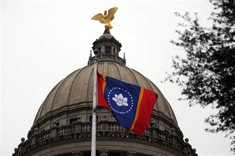 'It's a great day': Mississippi raises new state flag after 126 years ...