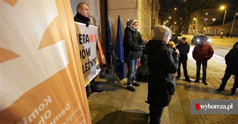 Niezależne sądy uczciwe wybory Kolejna pikieta KOD u i Stowarzyszenia