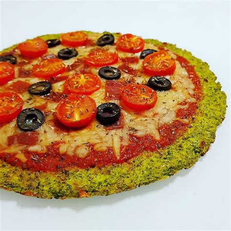 PIZZA CON BASE DE BRÓCOLI Petit Fit Recetas de pizza de verduras