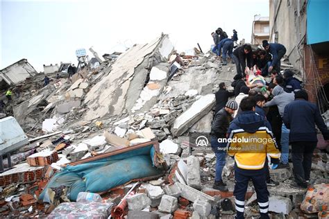 Kahramanmaraş merkezli depremde Hatay ilinde de binalar yıkıldı