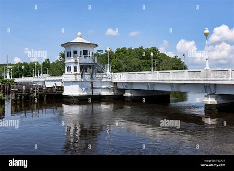 Pocomoke River Bridge, Pocomoke City, Maryland, USA Stock Photo - Alamy