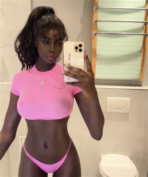 Amira West Mirror Lingerie Strip Selfies Onlyfans Set Leaked Jizzy Org