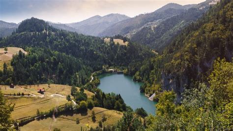 Idili No Planinsko Selo U Srbiji Mesto Gde Bajka Po Inje I Lepota O