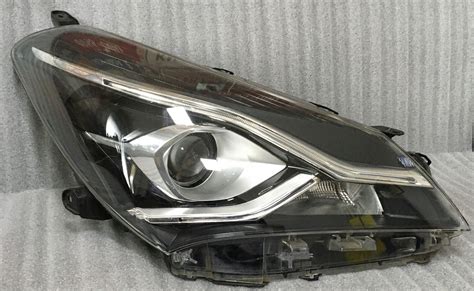 REFLEKTOR PRAWY PRZÓD TOYOTA YARIS III LED WADA za 300 zł z Przedecz