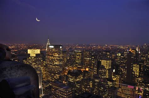 Crescent Moon Over New York City Under The Same Moon Moon Pictures Skyline