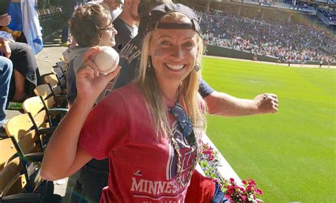 Kamie Roesler Wis News Anchor Smashes Beer Bottle On Mans Head