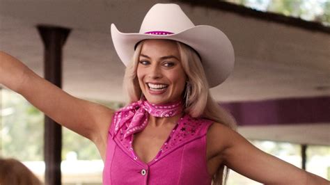 Barbie Movie Clips Show Margot Robbie S Barbie In The Real World