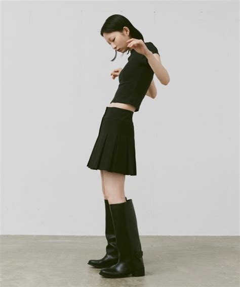 Fekete（フェケテ）の「pleats Mini Skirt フレアプリーツミニスカート（スカート）」 Wear