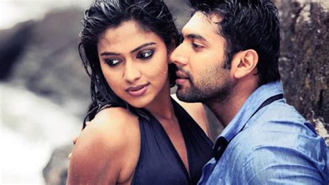 Movie Review Nimirnthu Nil