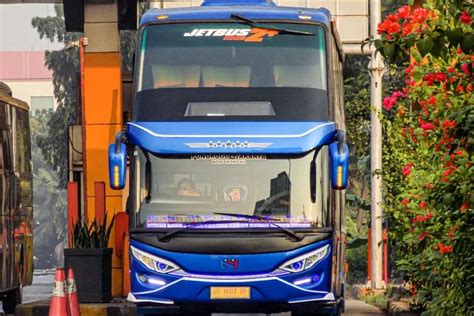 Foto PO Narendra Luncurkan Bus AKAP Dengan Layanan Emperor Suite Class