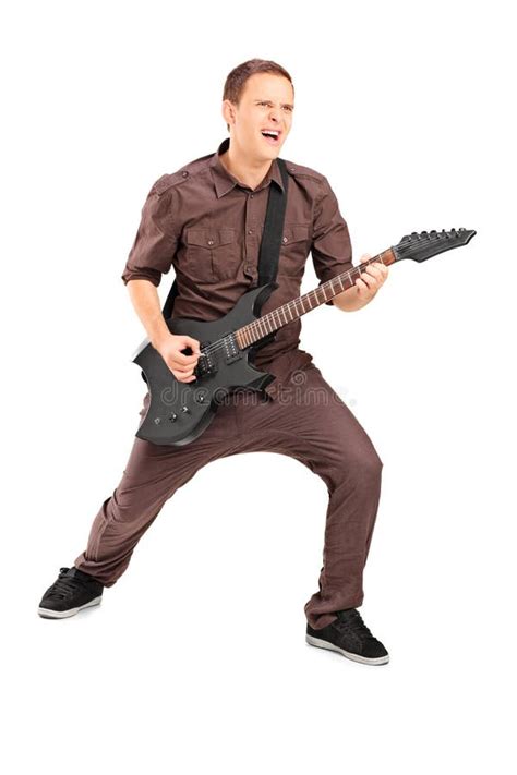 Jeune M Le Nergique Jouant Une Guitare Image Stock Image Du