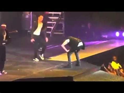 Justin Bieber Throws Up On Stage In Arizona Youtube