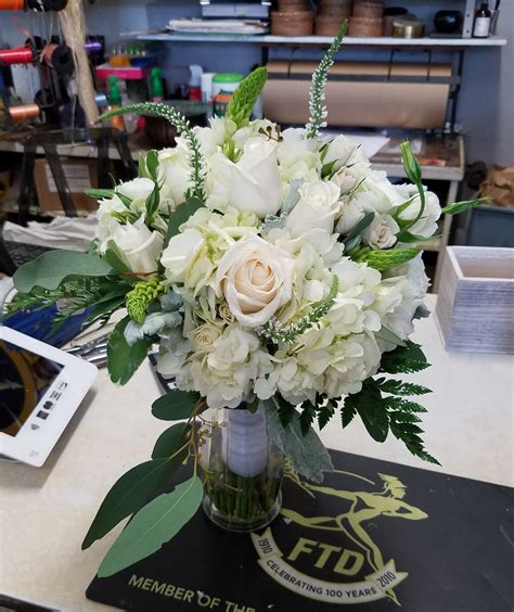 Hand Tied Bridal Bouquet In Berkeley CA Lee S Florist Nursery