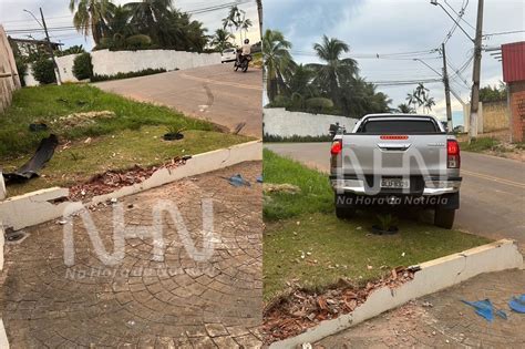 Motorista Perde Controle De Ve Culo Invade Cal Ada E Deixa Cen Rio De