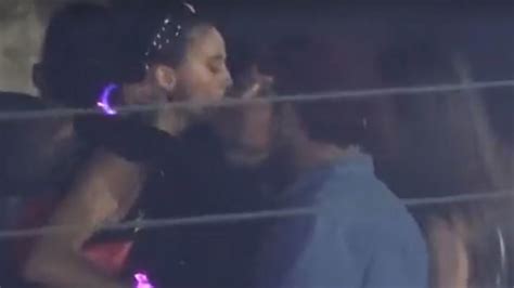 El beso en la boca de Victoria Federica con la influencer Marta Díaz se