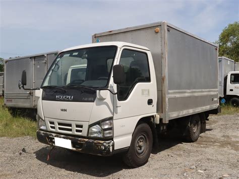 2017 Isuzu NHR 4X2 4W Aluminum Van 1 Unit 2017 Isuzu NHR 4X2 4W