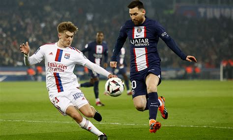 Messi fue silbado y el París Saint Germain perdió ante Lyon