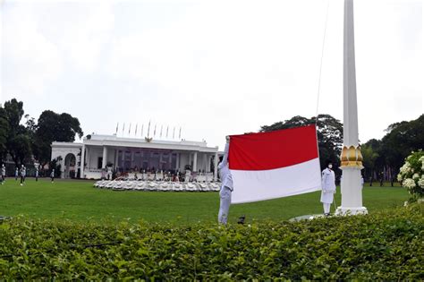 Detail Gambar Pengibaran Bendera Merah Putih Koleksi Nomer