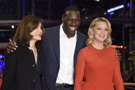 Photo Virginie Efira Omar Sy et Anne Fontaine à la première du film