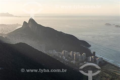 Tyba Online Assunto Vista Do Morro Dois Irmãos A Partir Da Pedra