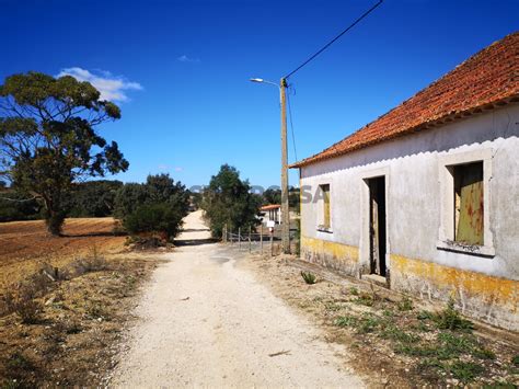 Moradia Casa de Campo T3 à venda na Rua das Poças SUPERCASA