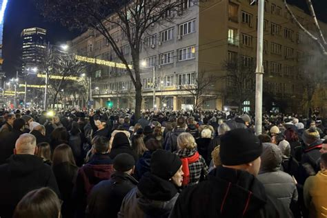 Haos U Beogradu Tra I Se Poni Tavanje Izbora Na Zgradu Rik A Bacaju